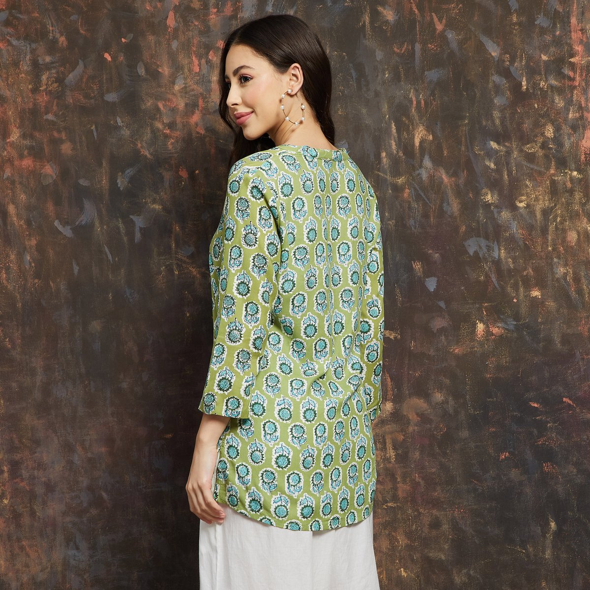 Aarvi Green Floral Viscose Kurti