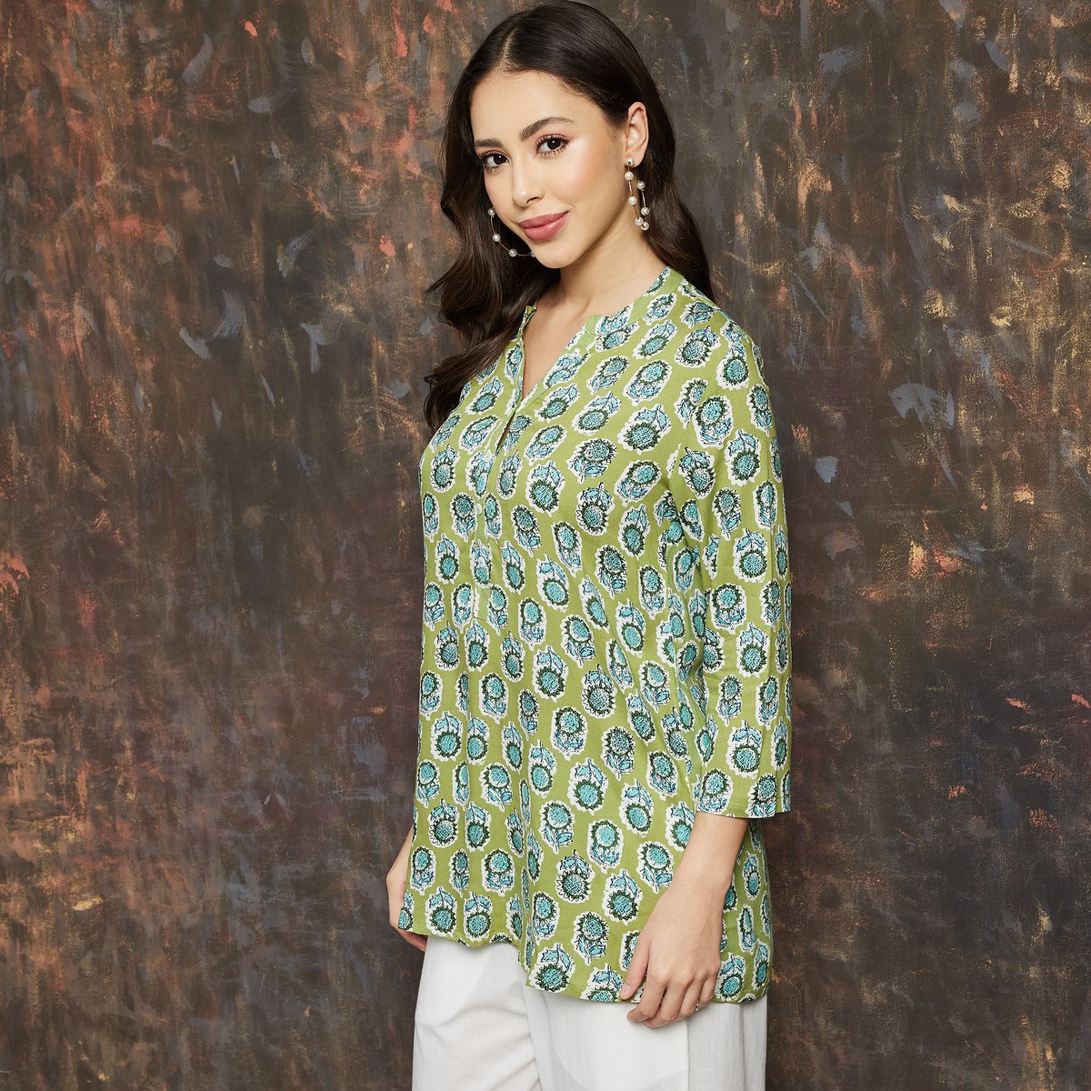 Aarvi Green Floral Viscose Kurti