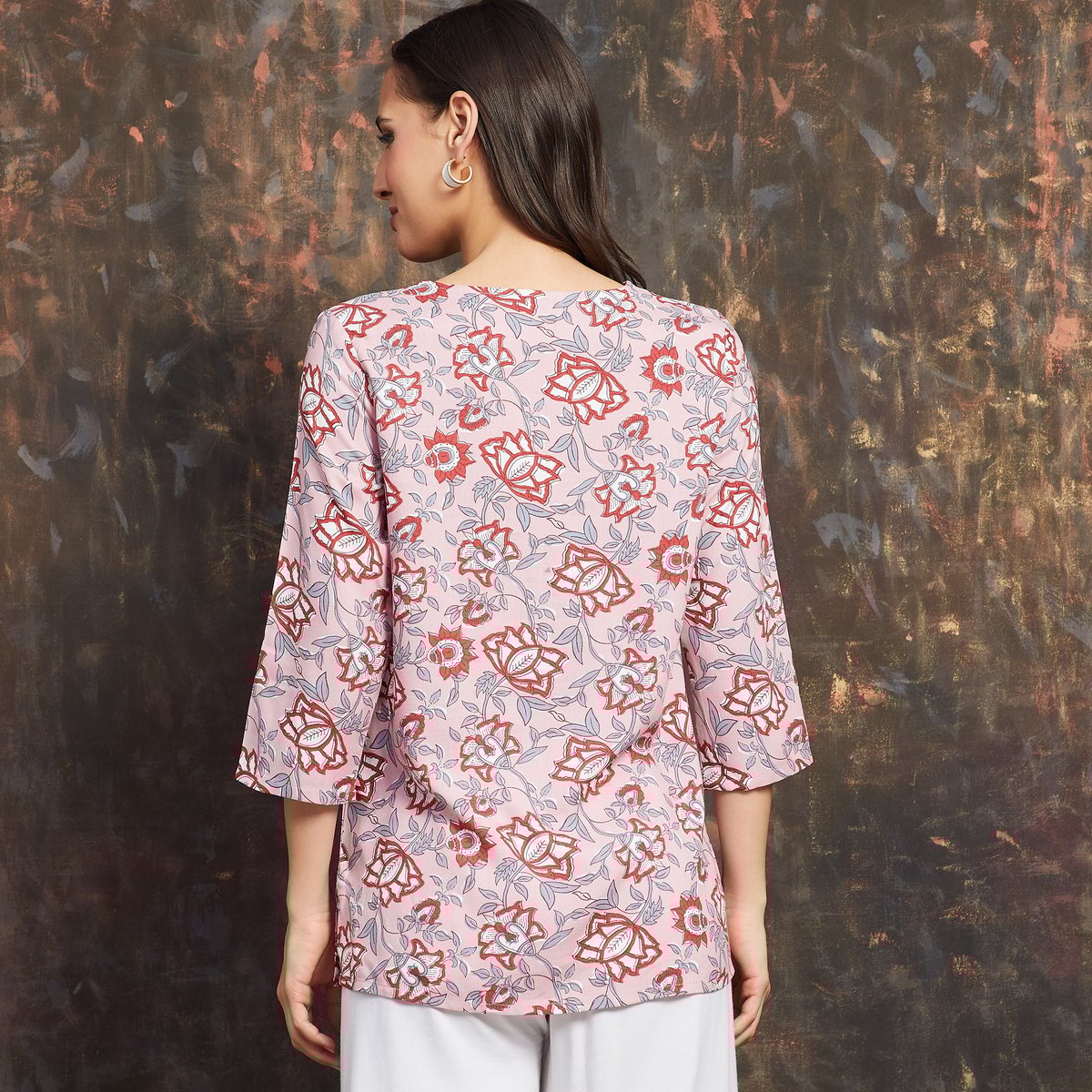 Aarvi Pink Floral Viscose Kurti