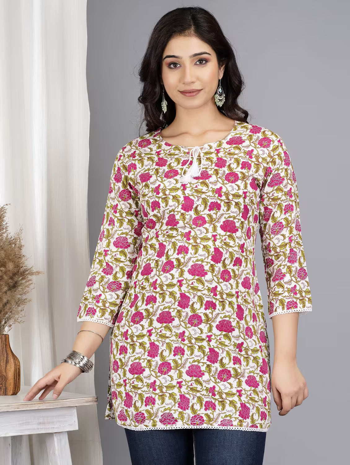 Ghuman Sonakshi Elira Pink Floral Straight Kurta