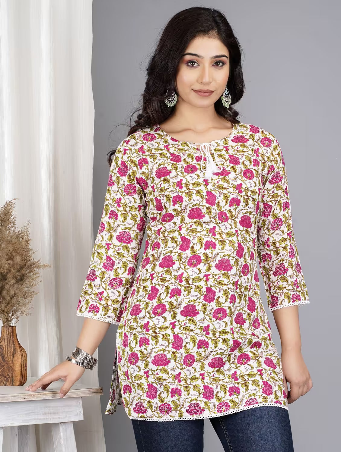 Ghuman Sonakshi Elira Pink Floral Straight Kurta