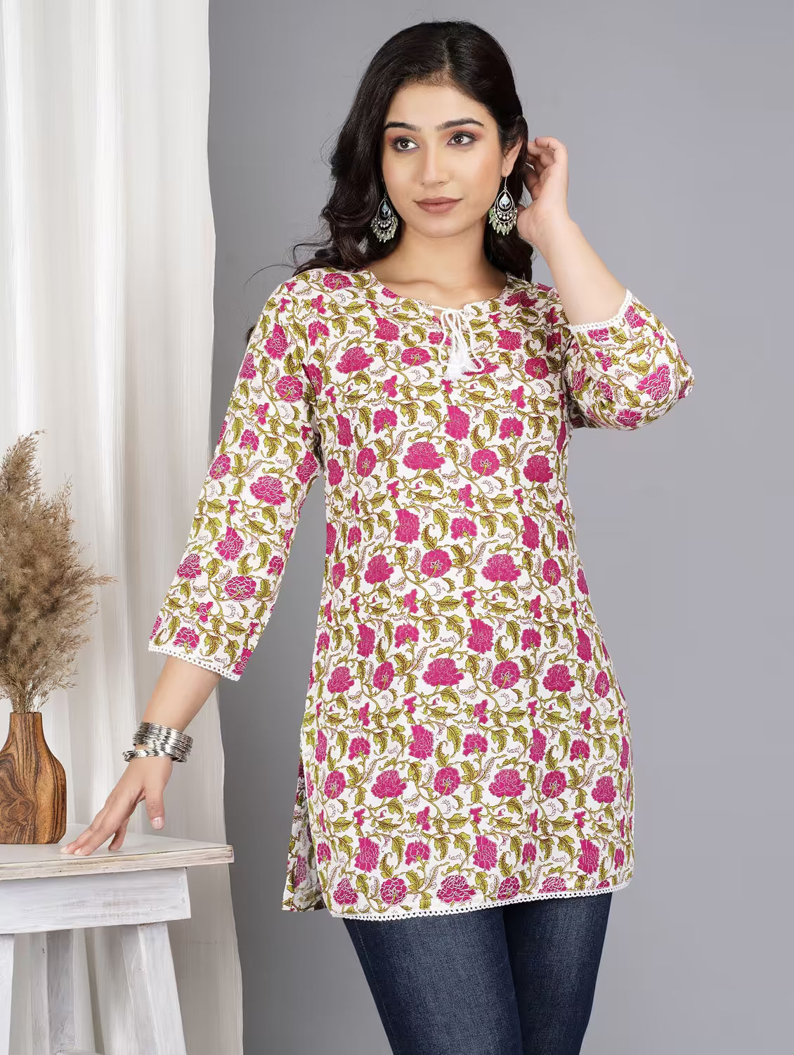 Ghuman Sonakshi Elira Pink Floral Straight Kurta