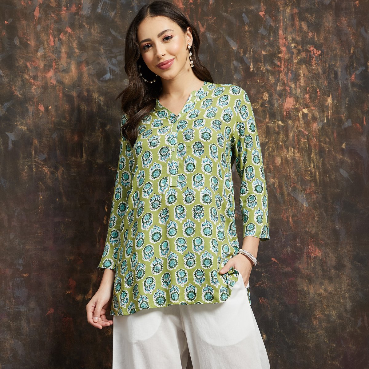 Aarvi Green Floral Viscose Kurti
