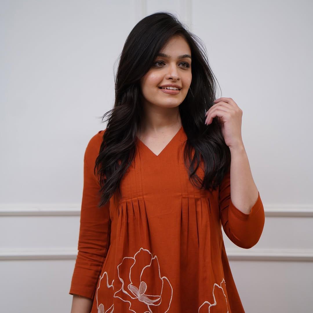 Inaaya Embroidered Cotton Cord Set