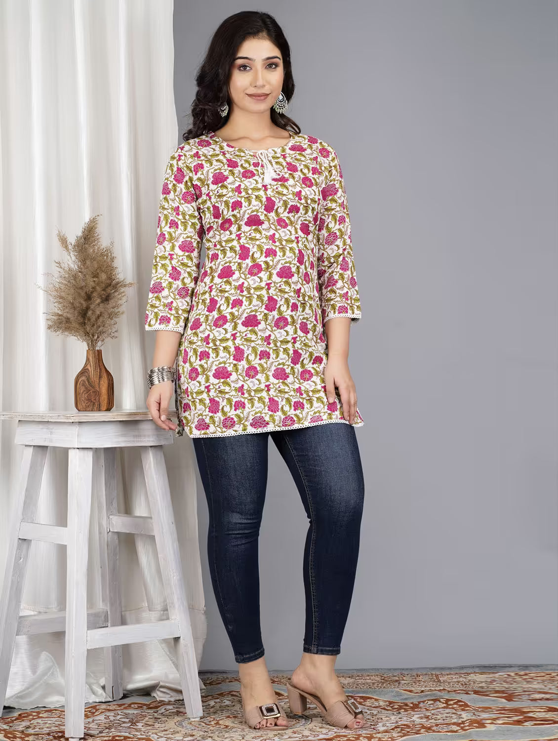 Ghuman Sonakshi Elira Pink Floral Straight Kurta